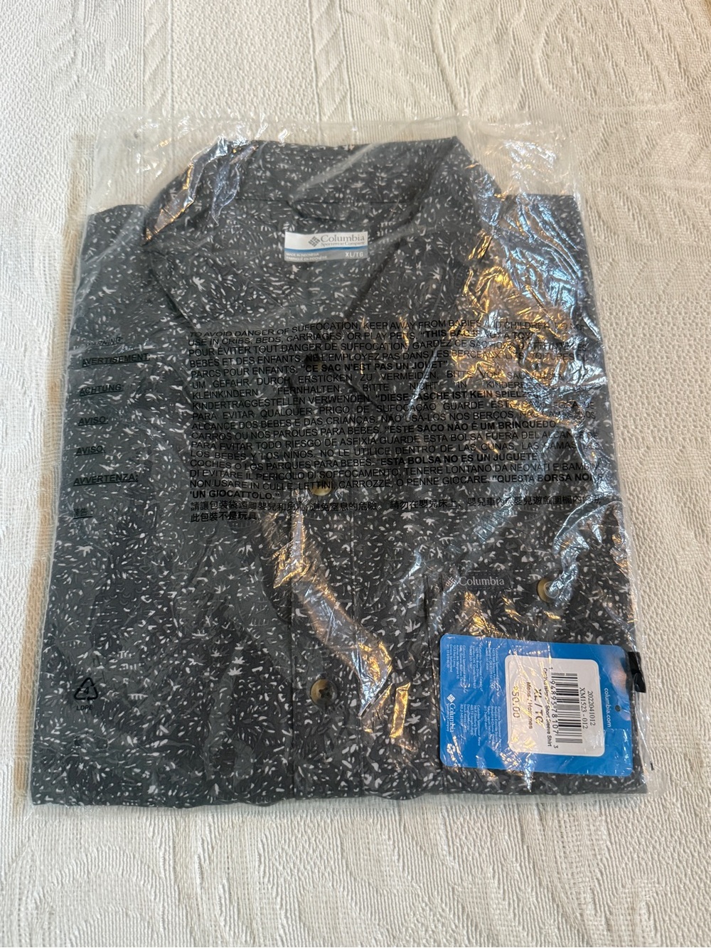 Columbia Black and White Short Sleeve Button-Up Shirt